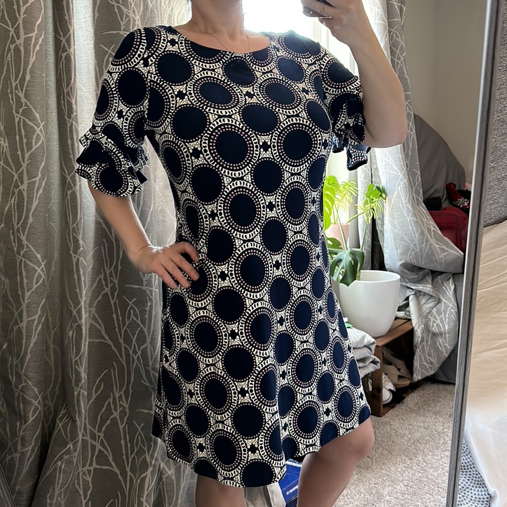 🔥 Ronni Nicole Navy Cream Geometric Print Flutter Sleeve Women’s Dress - Picture 3 of 7